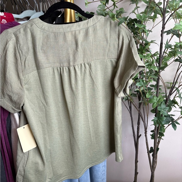 Olive Green Boho Short Sleeve Blouse with lace NWT - Picture 4 of 4